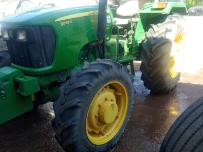 Tracteur John Deere série 5 en vente