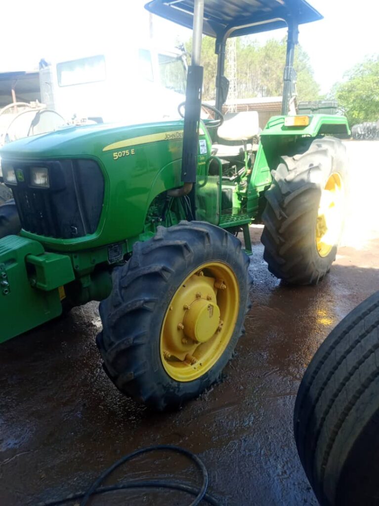 Tracteur John Deere série 5 en vente